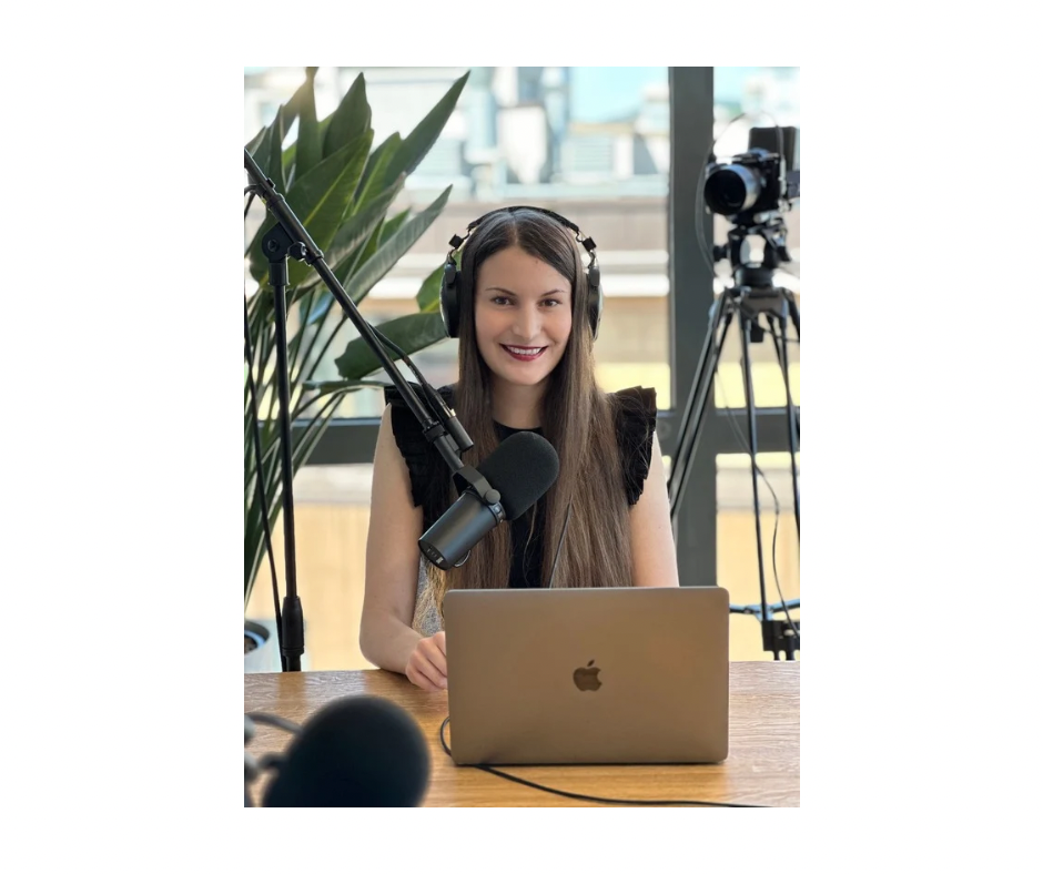 Szekeres Renáta podcast műsorvezetőként